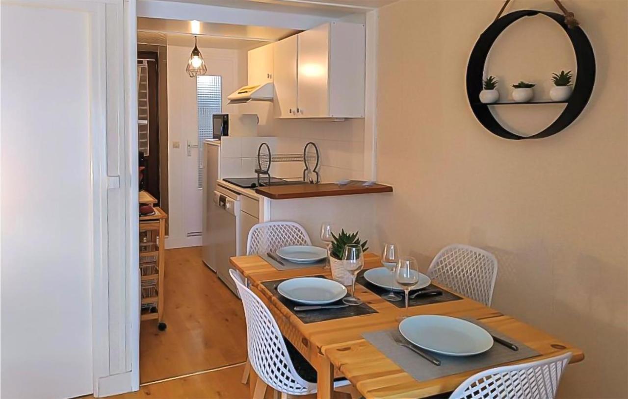 1 Bedroom Lovely Apartment In 그랑캉프-메지 외부 사진