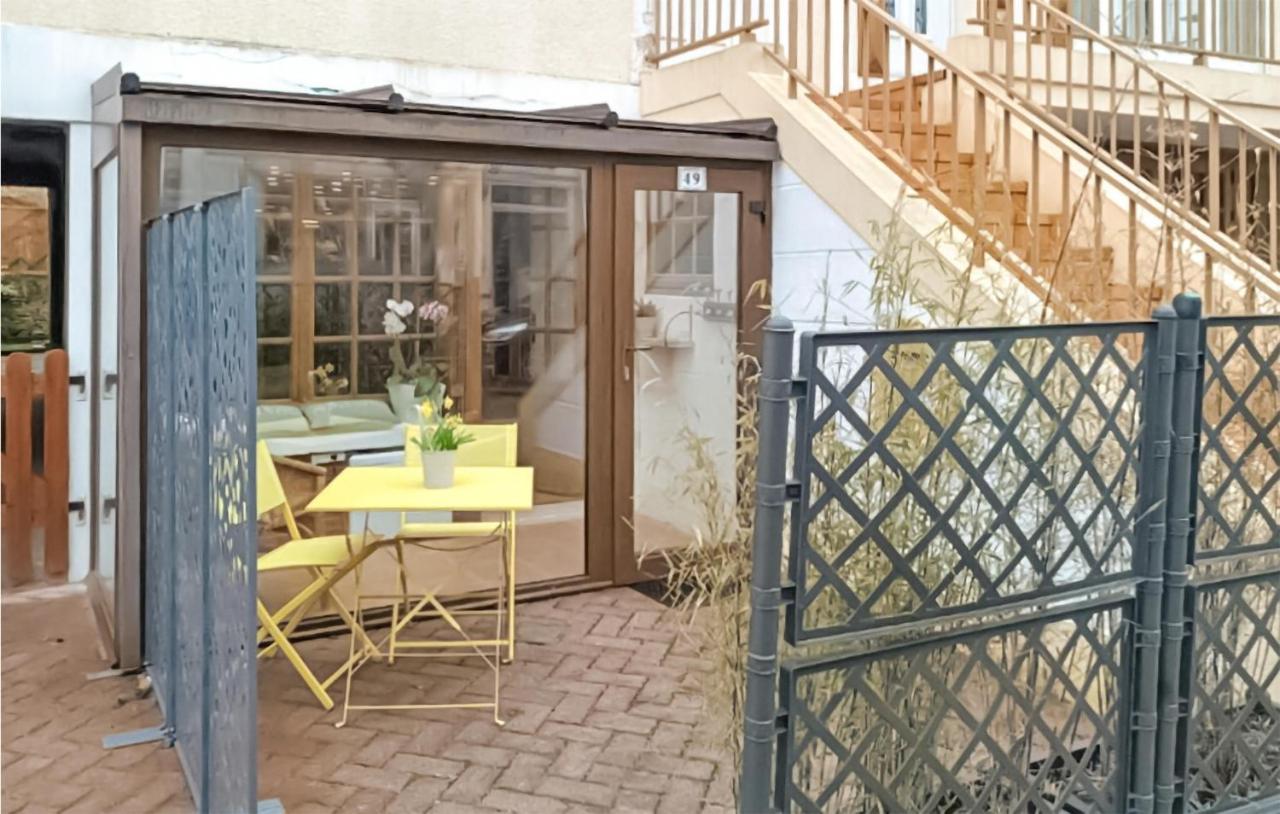 1 Bedroom Lovely Apartment In 그랑캉프-메지 외부 사진
