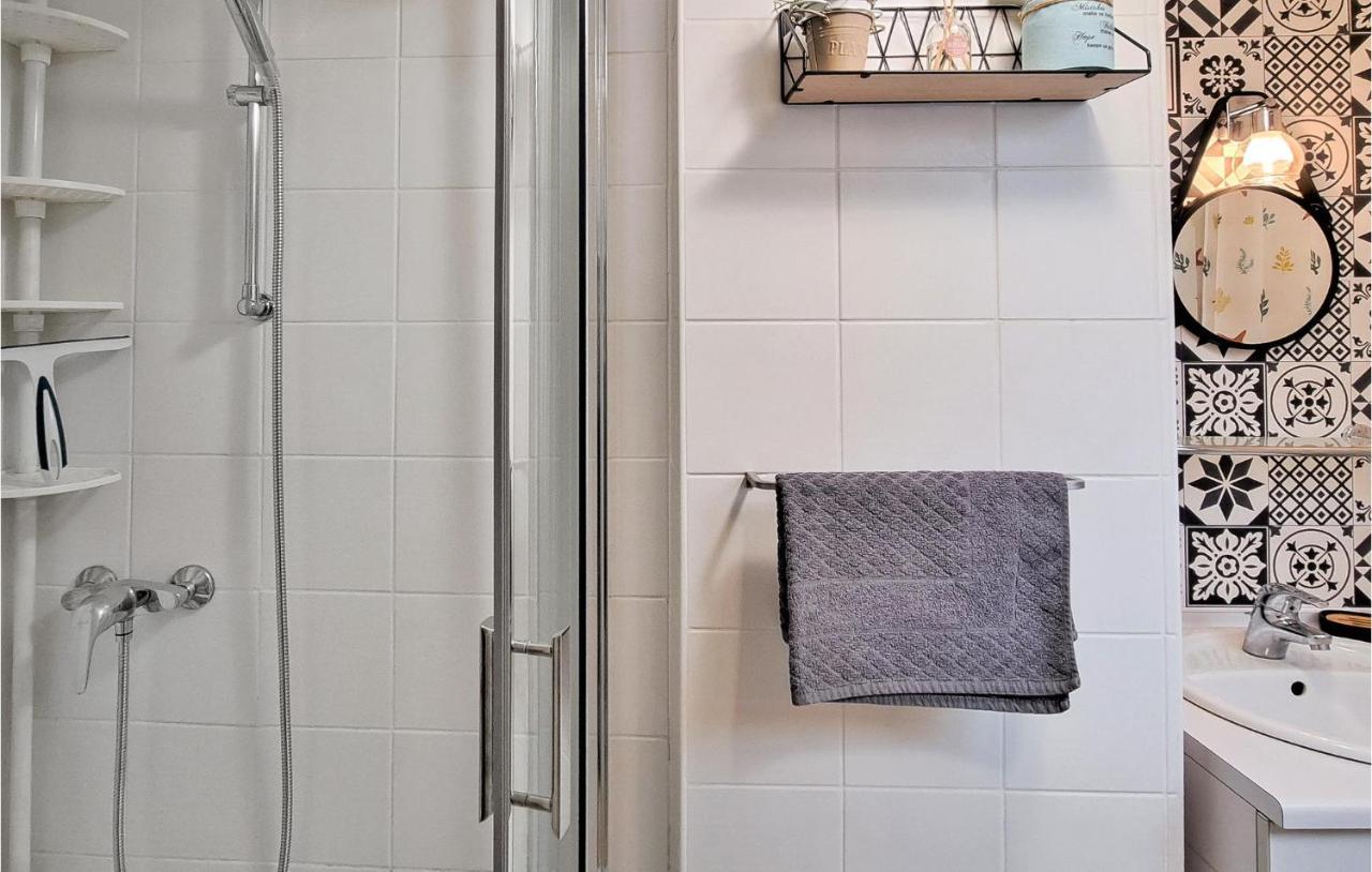 1 Bedroom Lovely Apartment In 그랑캉프-메지 외부 사진