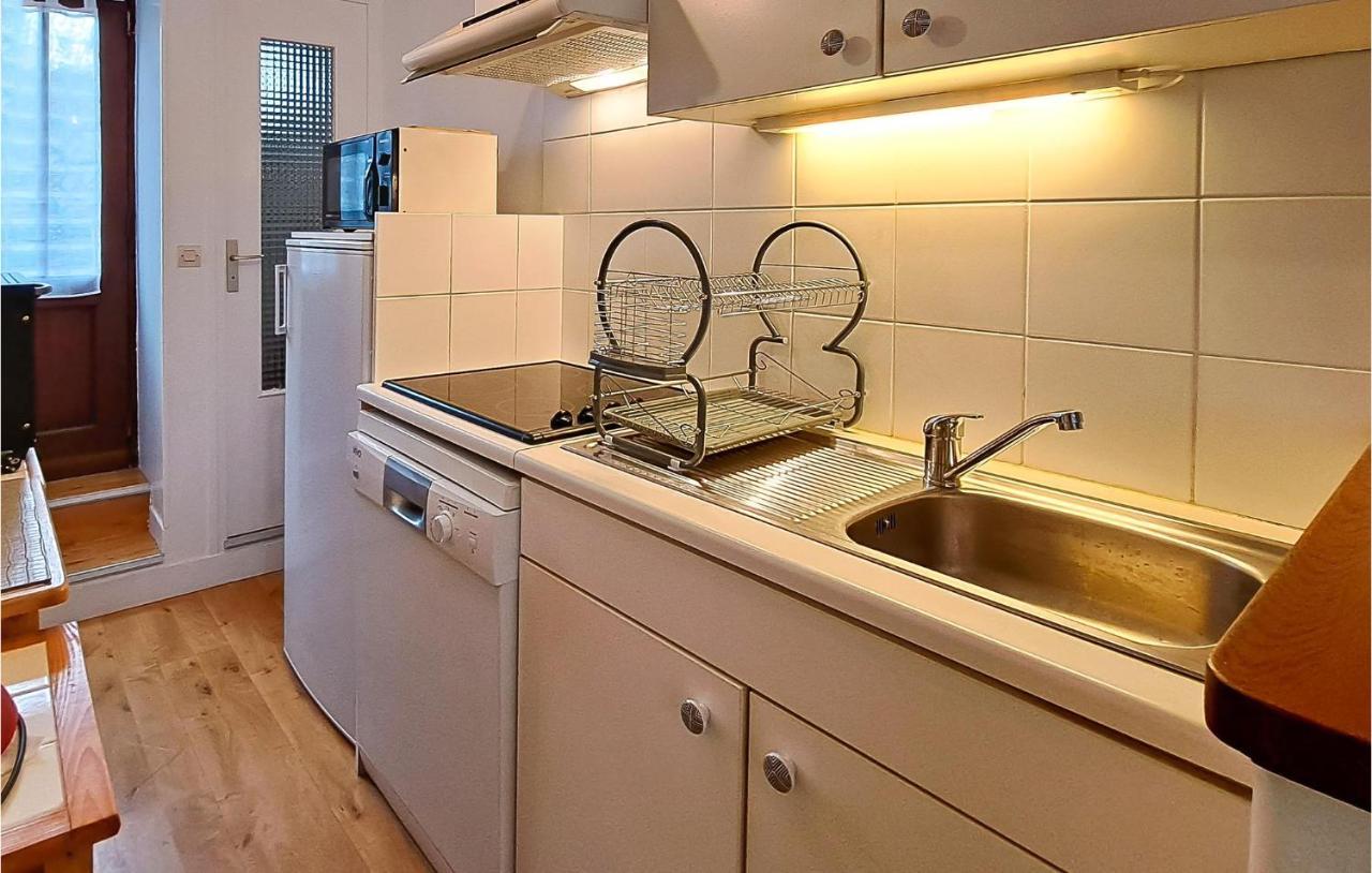 1 Bedroom Lovely Apartment In 그랑캉프-메지 외부 사진