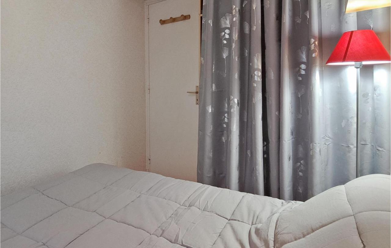 1 Bedroom Lovely Apartment In 그랑캉프-메지 외부 사진